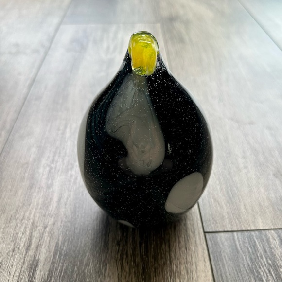 Art Glass Penguin Figurine / Paperweight - Picture 2 of 8